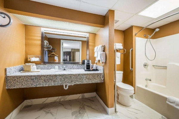 Quality Inn & Suites Corinth West image 20