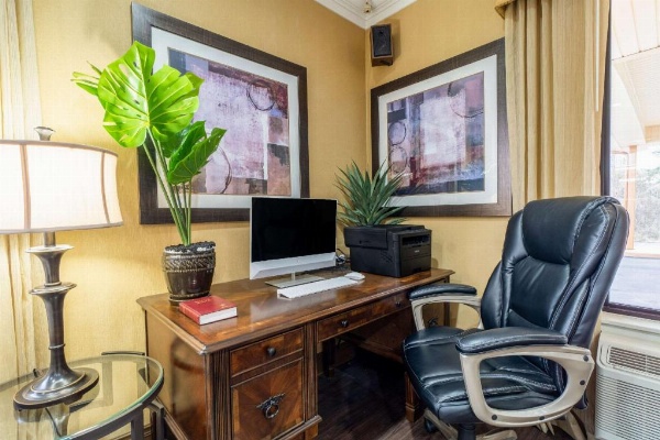 Quality Inn & Suites Corinth West image 9